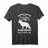 Vorsicht Vor Dem Frauchen Der Schäferhund Ist Harmlos T-Shirt - Lustiges Hundespruch Shirt für Hundebesitzer & Schäferhund Züchter
