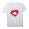 Schweizer Flagge in Herzform T-Shirt für Touristen und Schweiz-Fans – Perfekt für Urlaub, Landestolz & Geschenke