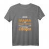 Mein Mama ist schwer Erziehbar, aber bald habe ich Sie mir erzogen - Lustiges Spruch T-Shirt im Vintage Style für Muttertags- und Familiengeschenke