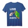 Liebe tut Senegal Papagei beißen Finger T-Shirt – Lustiges Geschenk für Vogel- und Papageienliebhaber zum Valentinstag oder Geburtstag