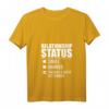 Damen Beziehungsstatus wird von der superheißen serbischen Serbien Liebe aufgenommen T-Shirt mit V-Ausschnitt – Perfektes Geschenk für Paare, Verlobte & Jahrestage