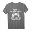 Herren Gaming T-Shirt - Yeah, die Sonne scheint, zocke ich in kurzen Hosen für Gamer, Geeks & Nerds, Level UP in der Online-Welt