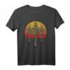 Retro-Sonne und Redwood-Bäume T-Shirt – Minimalistisches Natur-Design für Outdoor-Enthusiasten, Wanderer & Naturliebhaber