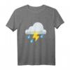 Wolke mit Blitz und Regen T-Shirt für Frauen, Männer und Kinder – Stylisches Wettermotiv, klassisch geschnitten