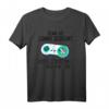 Cooles Gamer T-Shirt mit Spruch für Multiplayer, Nerds & Geeks – Perfekt als Geschenk für Gamer, Freunde & Familie