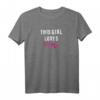 This Girl Loves Korea T-Shirt - Koreanische Musik, Pop, Hangul & Hallyu Design, Perfektes Geschenk für Kpop, Kultur & Korea Reisende
