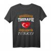 Ich brauche keine Therapie, ich muss erst nach der Türkei - Lustiges Türkei T-Shirt als Geschenk für Fans, Freunde und Familie