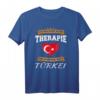 Ich brauche keine Therapie, ich muss erst nach der Türkei - Lustiges Türkei T-Shirt als Geschenk für Fans, Freunde und Familie
