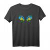 Besticktes Vyshyvanka-Druck T-Shirt mit Ukrainischer Flagge – Kulturelle und patriotische Kleidung, designed in der Ukraine