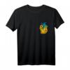 Ukraine Sonnenblumen T-Shirt – Klassisch geschnitten mit doppeltem Saum, ideal für ukrainische Unterstützung und patriotische Anlässe