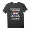 Ich Brauche Keine Therapie Ich Muss Nur Nach Istrien T-Shirt - Lustiges Souvenir & Geschenk für Kroatien- und Istrien-Reisende