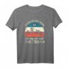 Ich brauche keine Therapie, ich muss nur nach Amsterdam T-Shirt – Retro Holland Design mit Fahrrad und Tulpe für Niederlande Fans