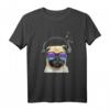 Mops Hund mit Kopfhörer und Sonnenbrille Party Urlaub T-Shirt – Lustiges Geschenk für Musik- und Hundeliebhaber, perfekt für Partys, Konzerte & Urlaube