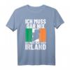 Irland Urlaub T-Shirt mit Irischer Flagge - Klassisch geschnitten, doppelt genähter Saum für Irland-Reisende und Fans