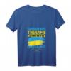 Damen T-Shirt 'Brauch keine Therapie ich muss nur nach Ukraine' mit V-Ausschnitt – Lustiges Outfit für Ukraine-Liebhaber & Urlaubsreisende