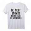 Herren Sei Nett Zu Mir - Werdender Vater Schwangerschaft T-Shirt für den Humorvollen Papa