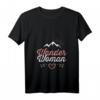 Wander Woman Damen T-Shirt mit V-Ausschnitt — Lustiges Bergmotiv & Geschenkidee für Frauen, Bergsteigerinnen & Naturliebhaberinnen