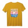 Wander Woman Design für Frauen beim Wandern - Lustiges T-Shirt für Berg- und Waldwanderinnen, ideales Geschenk für Freundinnen und Frauen, die gerne outdoors unterwegs sind