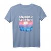 Wander Woman Design für Frauen beim Wandern - Lustiges T-Shirt für Berg- und Waldwanderinnen, ideales Geschenk für Freundinnen und Frauen, die gerne outdoors unterwegs sind