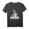 Kleiner Schneemann mit Besen Wintermotiv T-Shirt – Kuscheliges Weihnachts- und Wintergeschenk für Kinder, Jungen und Mädchen