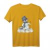 Kleiner Schneemann mit Besen Wintermotiv T-Shirt – Kuscheliges Weihnachts- und Wintergeschenk für Kinder, Jungen und Mädchen